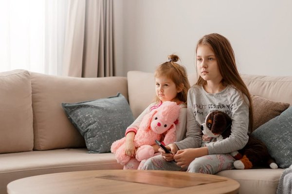 Taches sur le bois : comment les identifier et les nettoyer au naturel ?