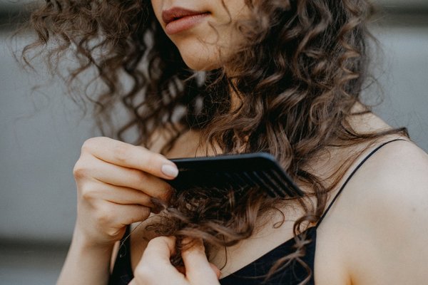 Quelles sont les bonnes pratiques pour protéger les cheveux ?