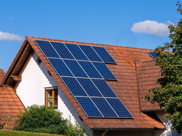 Quels sont les éléments constitutifs d'un kit solaire