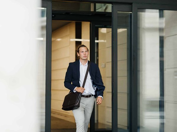 Quels sont les facteurs qui influencent le prix d'une porte automatique pour magasin ?