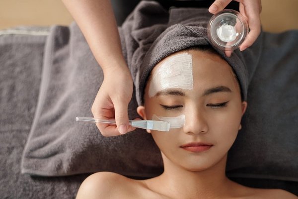 Comment choisir les meilleurs produits de soins pour la peau mature pour atténuer les signes du vieillissement ?